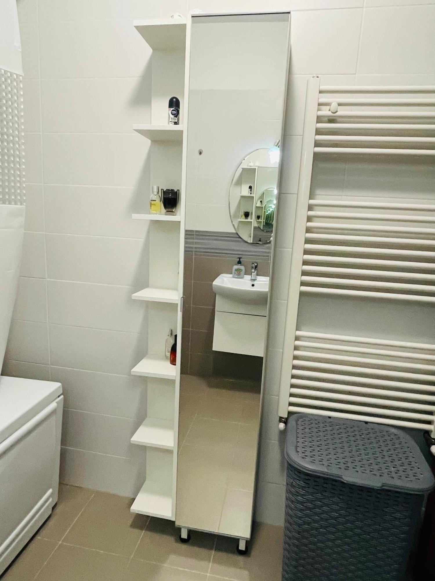 Cozy Apartment With Free Parking Cluj-Napoca Eksteriør bilde
